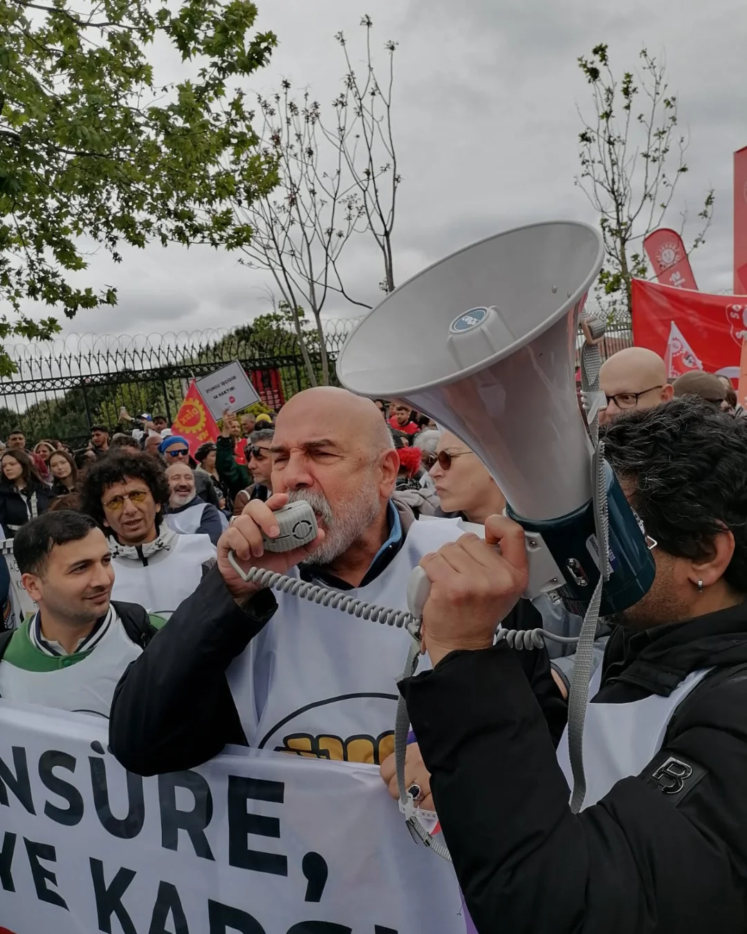 Altan Gördüm ve Vahide Perçin'in 1 Mayıs Bayramı Etkinliği Katılımı