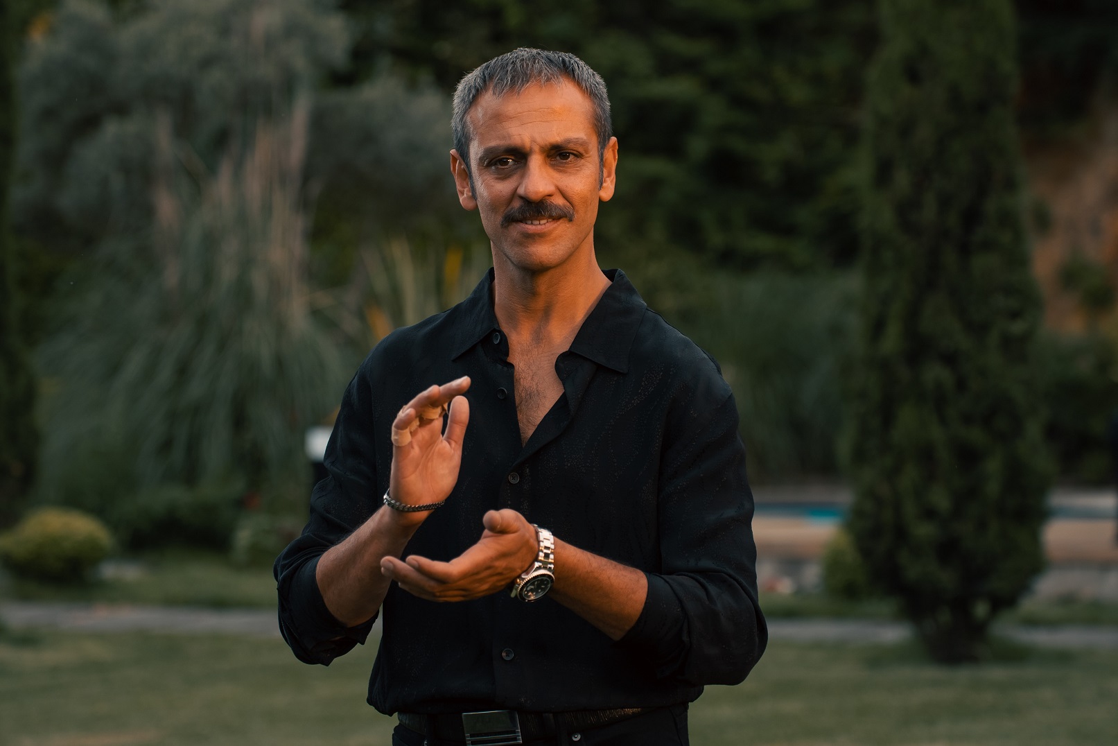 Erkan Kolçak Köstendil'in Yeni Dizisi Veliaht ile Ekranlarda