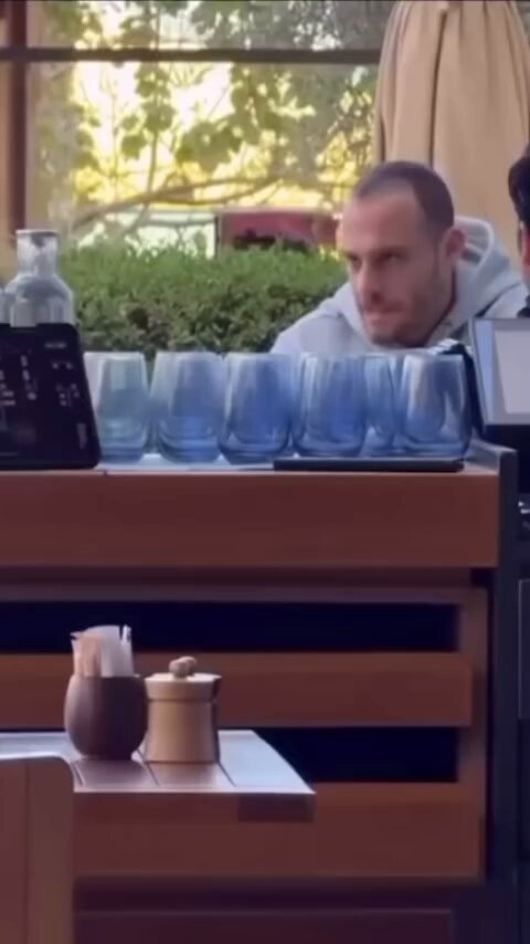 Kerem Bürsin Elle Arabia Dergisine Özel Çekim Yaptı