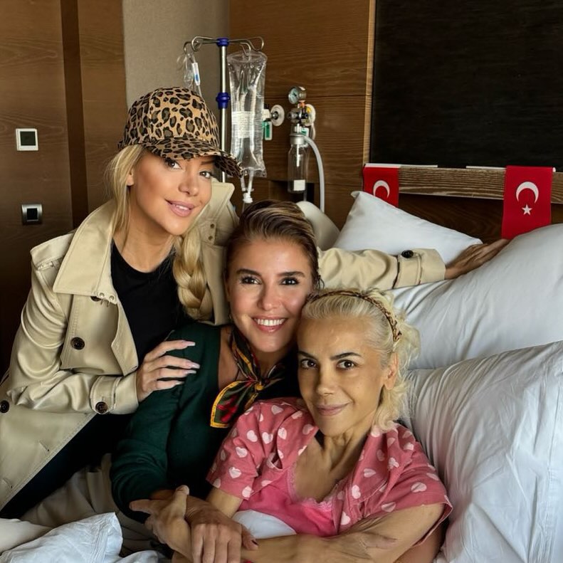 Ünlü Sanatçı Tanyeli Hayatını Kaybetti